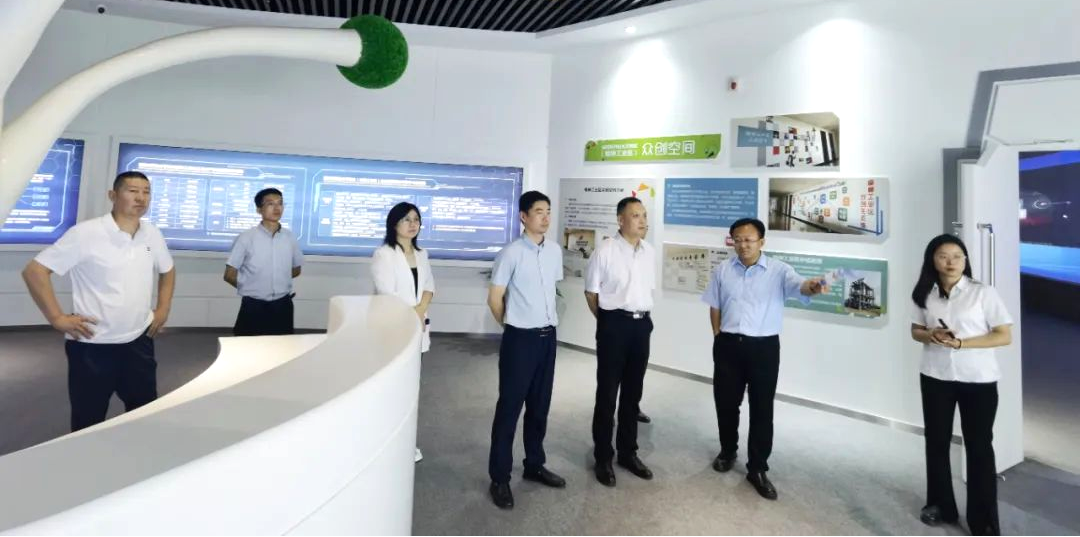 倍头条 | 深入产业合作 推动共赢发展——尊龙凯z6mg官网到榆林经开区调研座谈并签定合作意向和谈