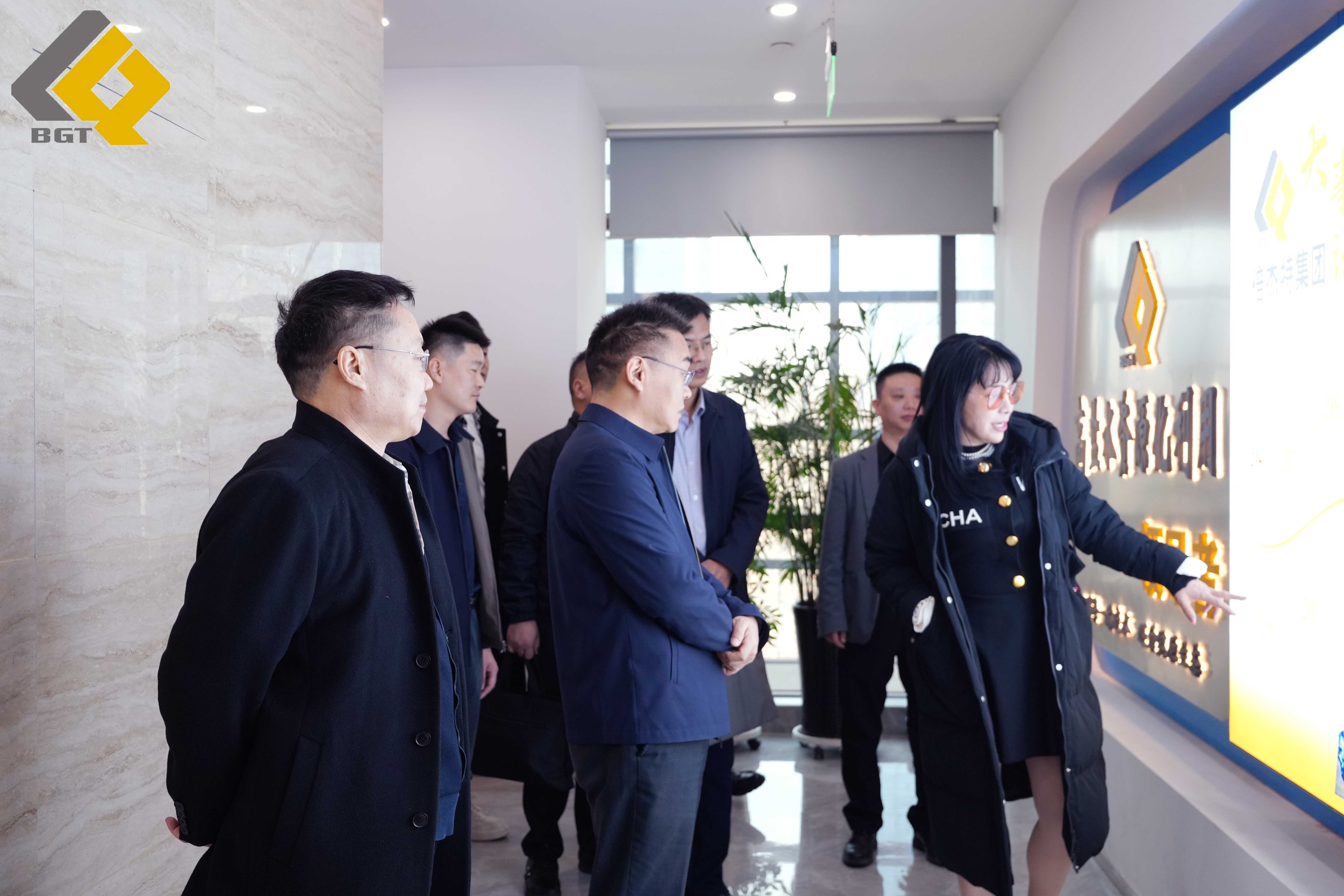 倍头条 | 和田地域行政公署回访尊龙凯z6mg官网 积极推动战术合作
